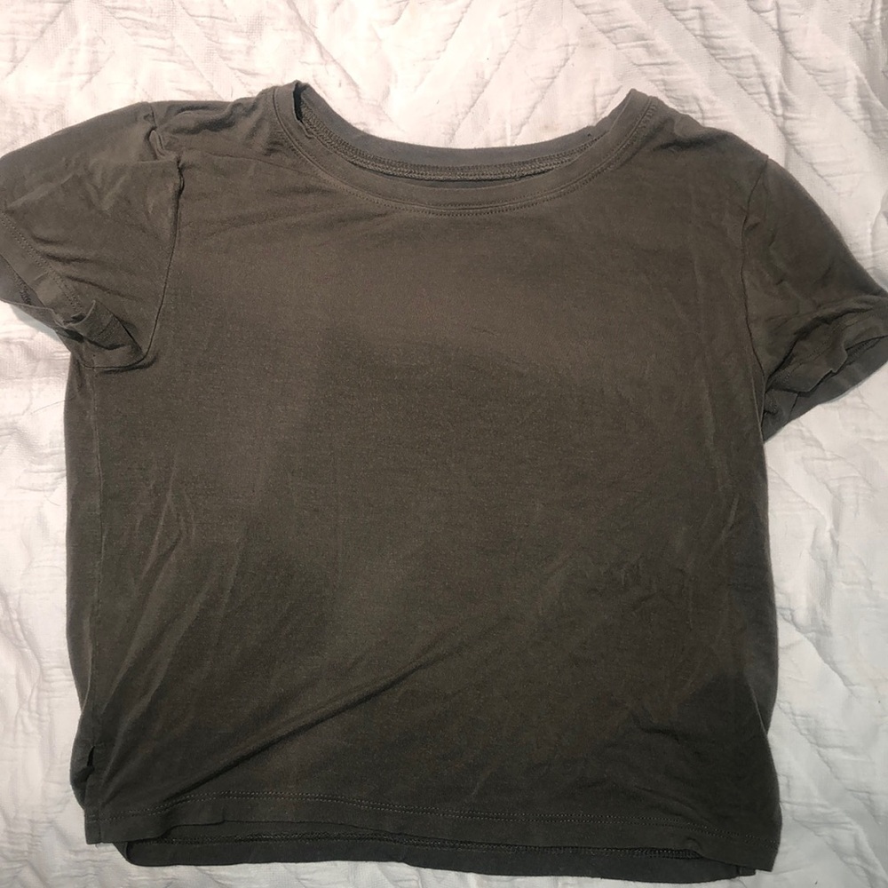 green cropped tee